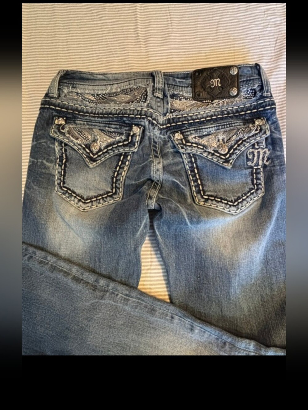 Like NEW Miss Me Med Wash W Fade Signature Bootcut Jeans Size 29
